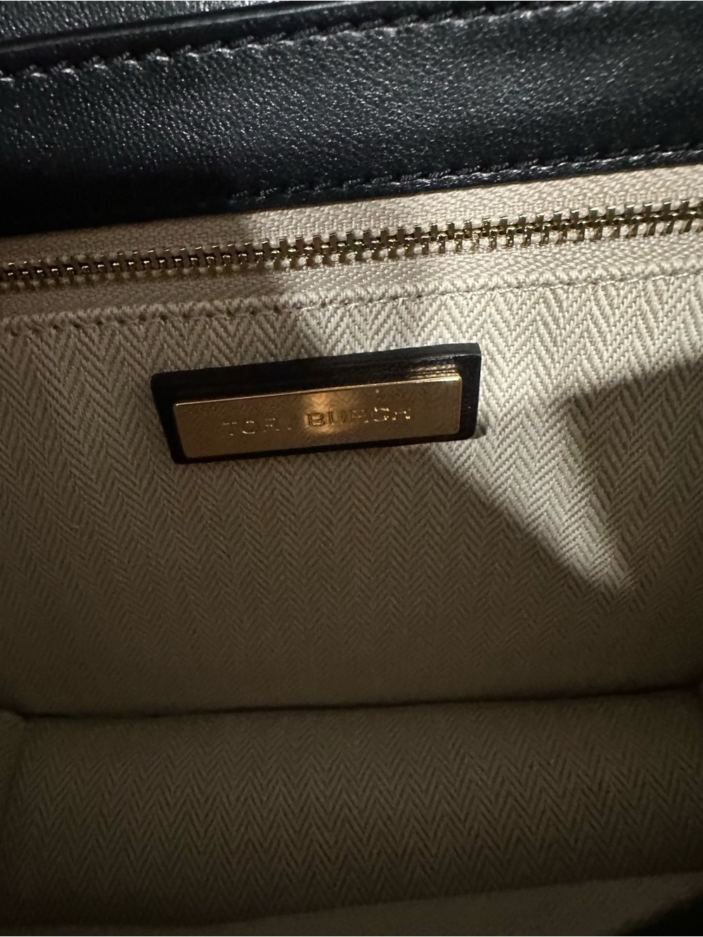 Beautiful Tory Burch Black SET Croc-Embossed Leather Shoulder Bag with Card Case - Picture 5 of 16